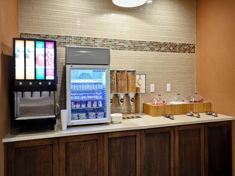 Fairfield Inn Suites By Marriott Milwaukee North image