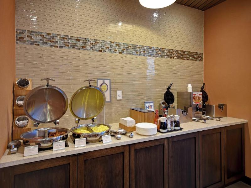 Fairfield Inn Suites By Marriott Milwaukee North image