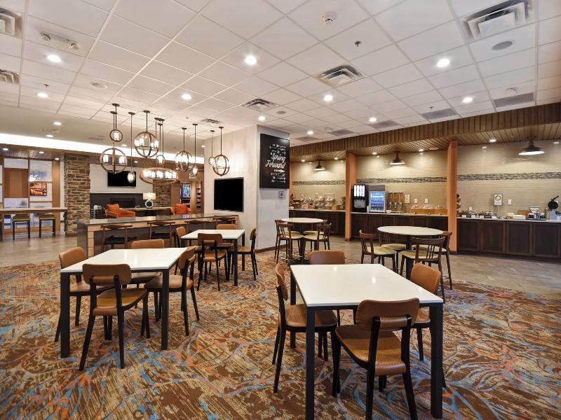 Fairfield Inn Suites By Marriott Milwaukee North image