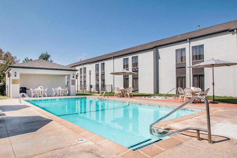 Best Western Courtview Hotel image