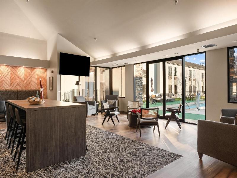Best Western Courtview Hotel image
