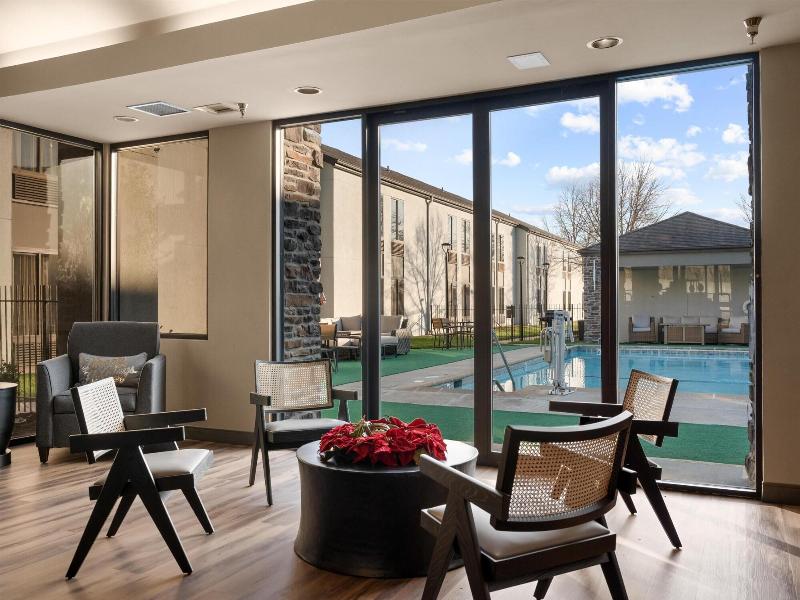 Best Western Courtview Hotel image