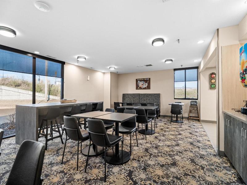 Best Western Courtview Hotel image