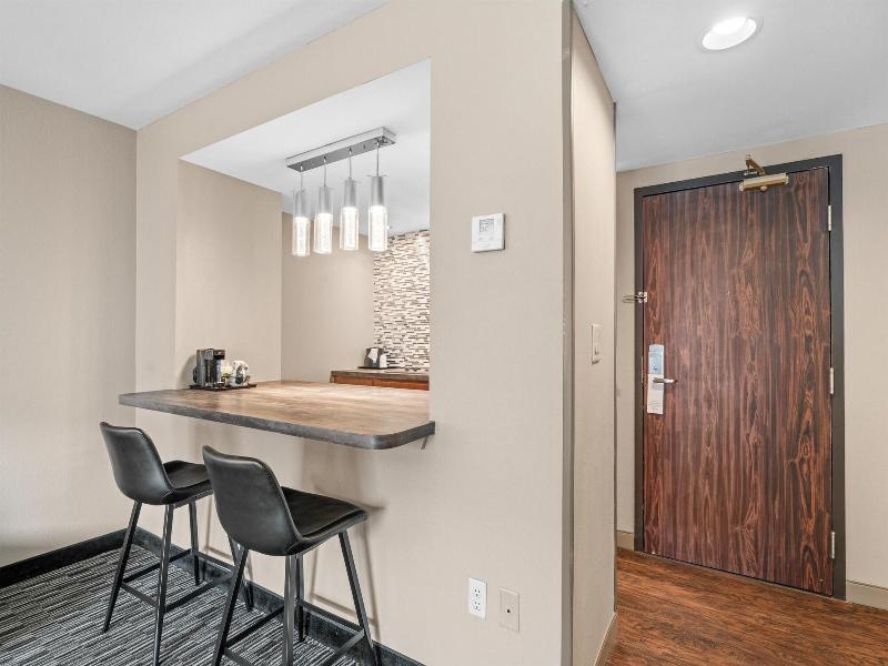 Best Western Courtview Hotel image