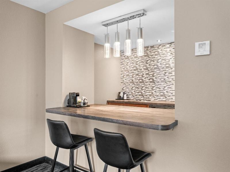 Best Western Courtview Hotel image