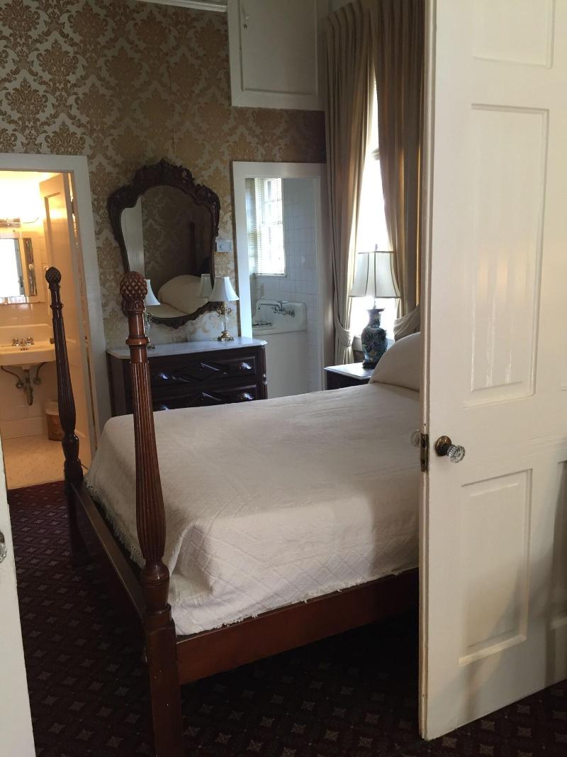Nine O Five Royal Hotel image