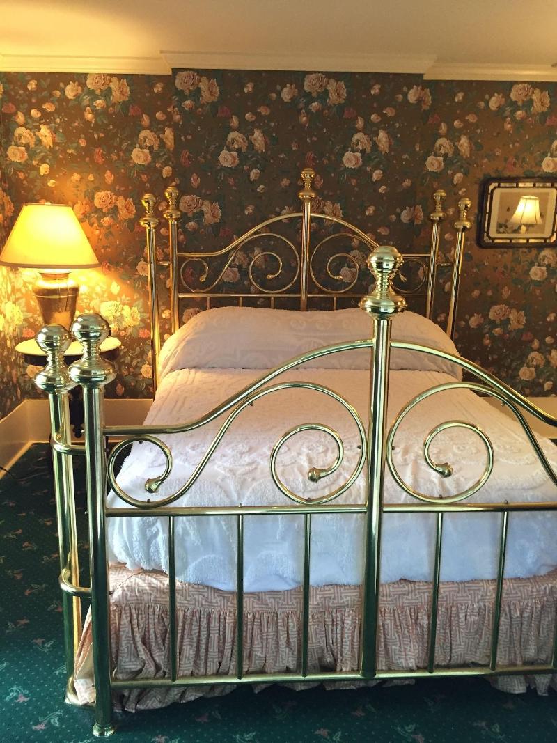 Nine O Five Royal Hotel image