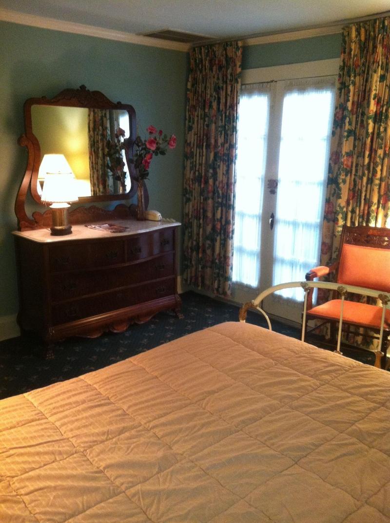 Nine O Five Royal Hotel image