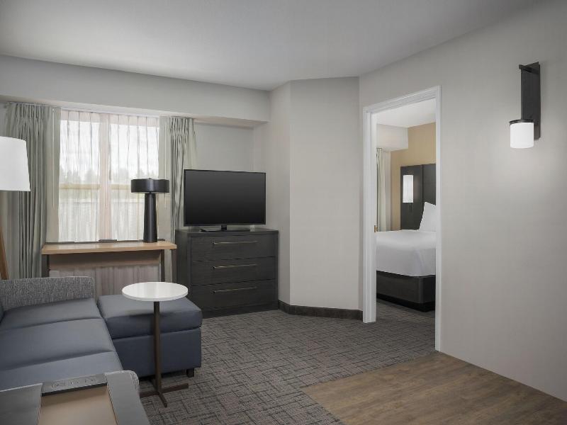 SUITE KING BED ONE BEDROOM — photo 7