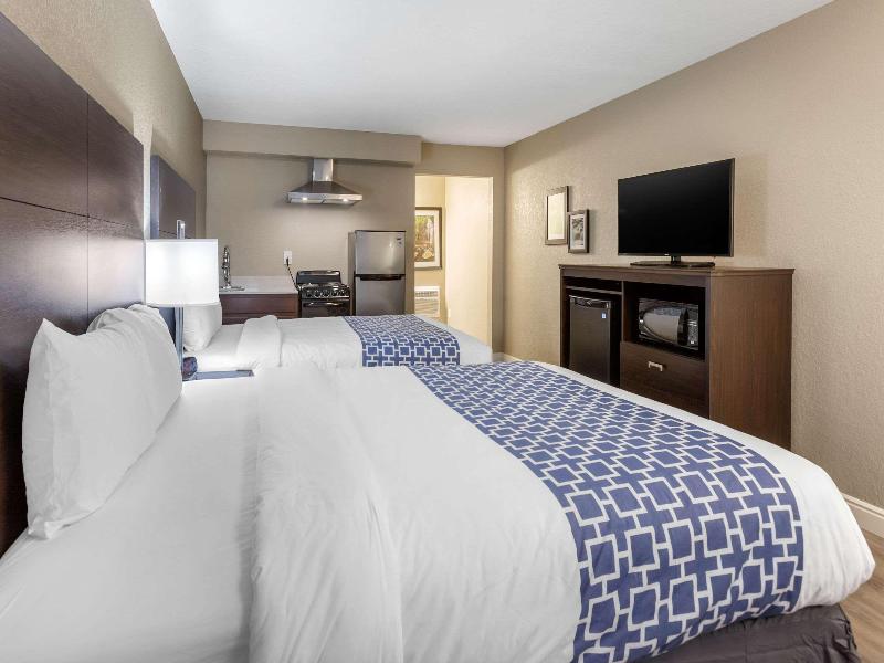 Rodeway Inn & Suites image