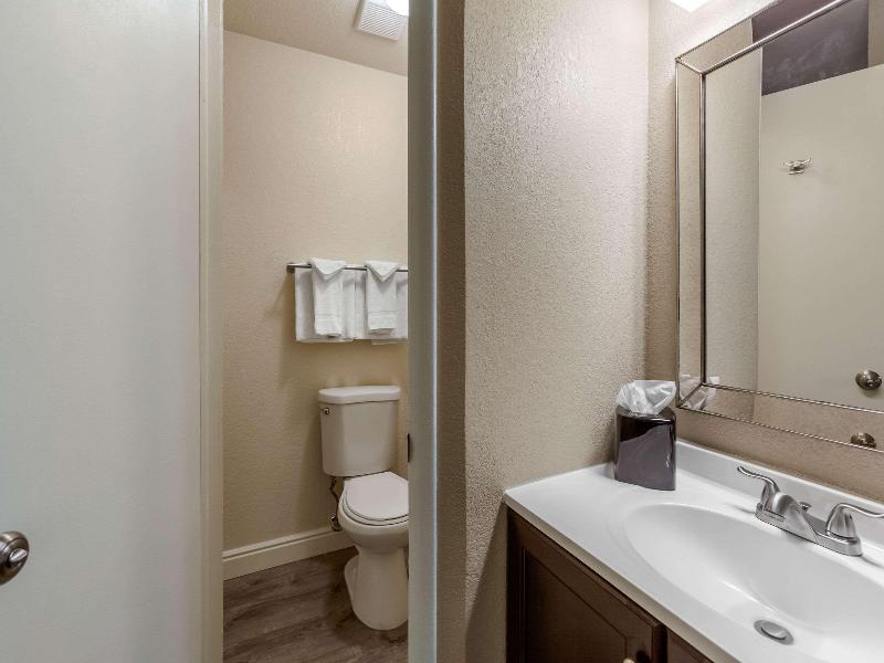 Rodeway Inn & Suites image
