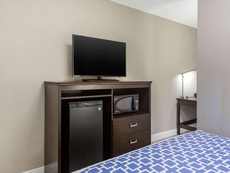 Rodeway Inn & Suites image