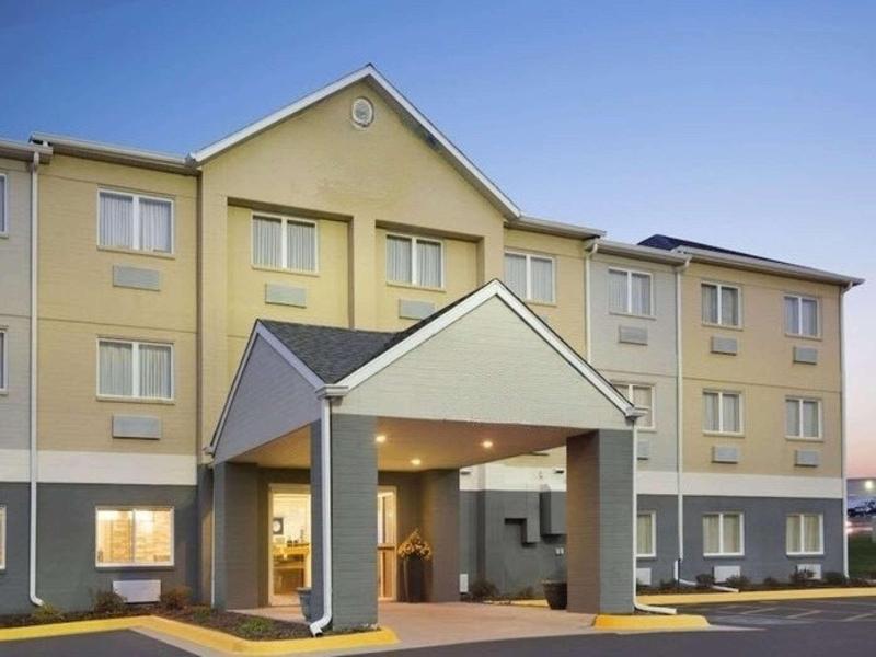 Dubuque Inn & Suites — general view
