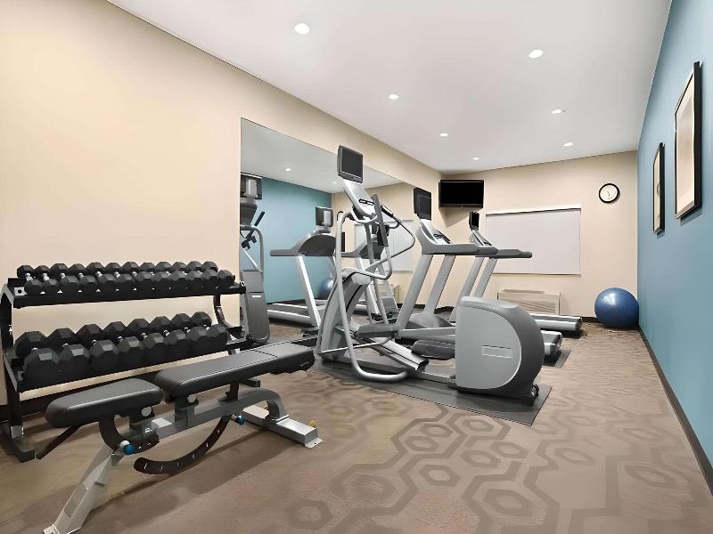 Dubuque Inn & Suites image