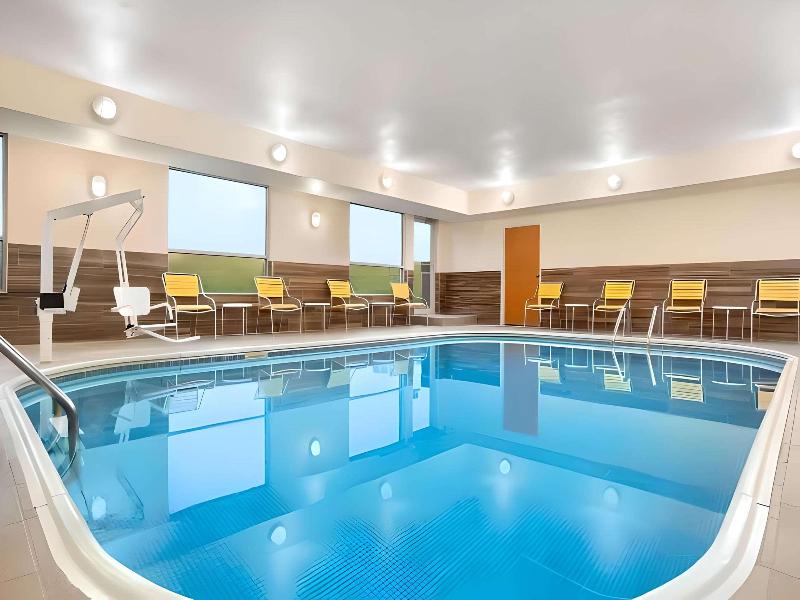 Dubuque Inn & Suites image