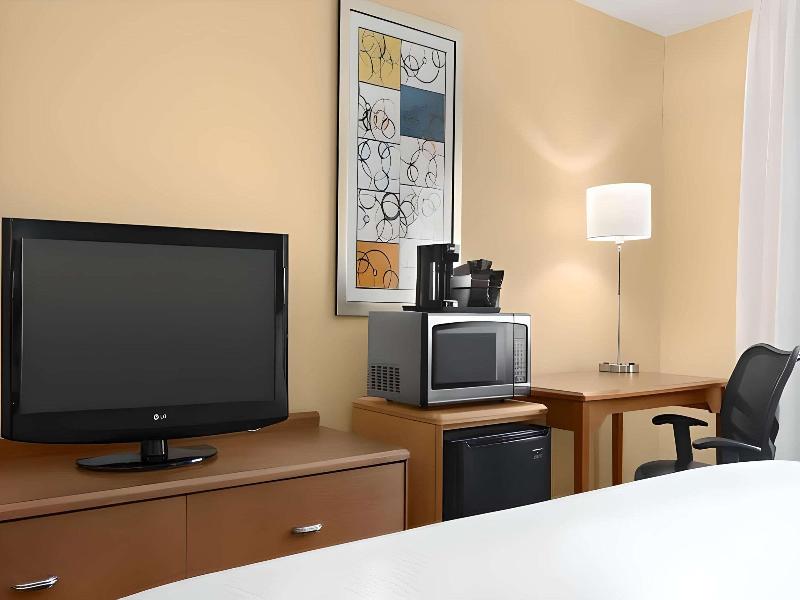 Dubuque Inn & Suites image