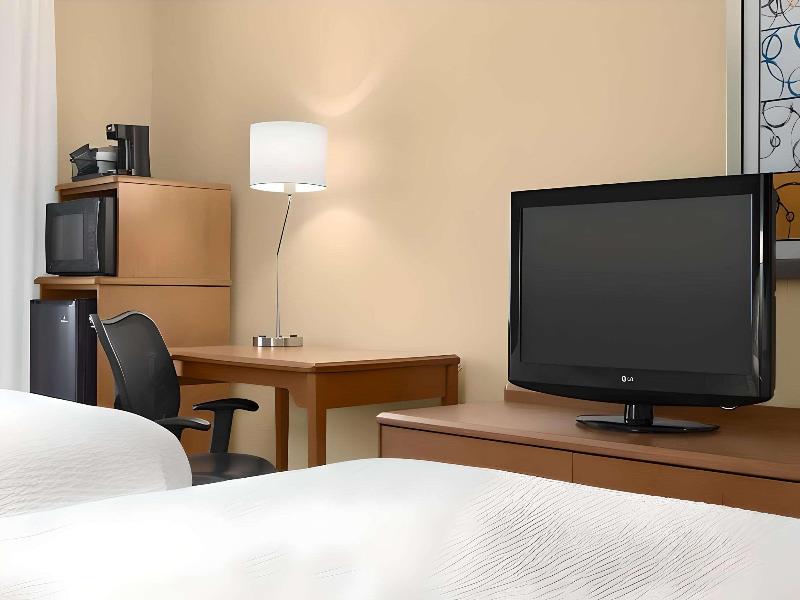 Dubuque Inn & Suites image