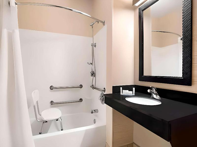 Dubuque Inn & Suites image
