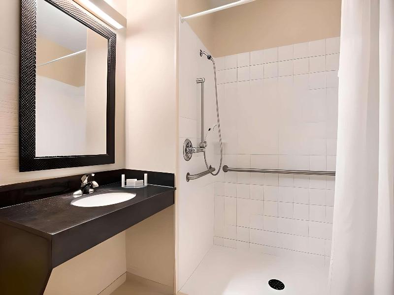 Dubuque Inn & Suites image