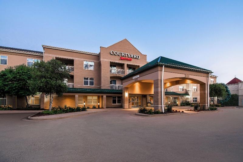 Courtyard By Marriott Wausau image