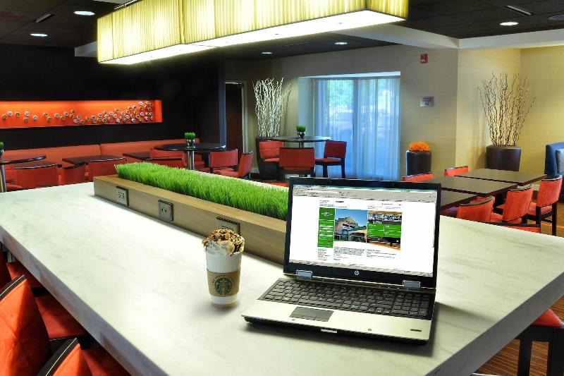 Courtyard By Marriott Wausau image