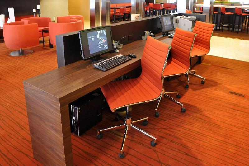 Courtyard By Marriott Wausau image