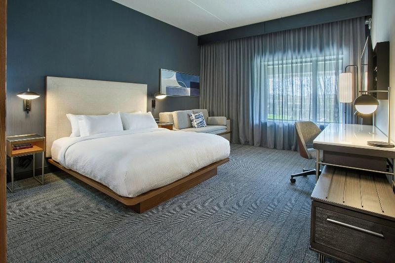 Courtyard By Marriott Wausau image