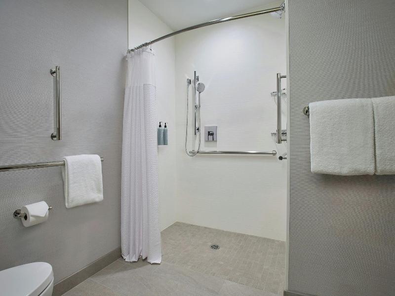 Courtyard By Marriott Wausau image
