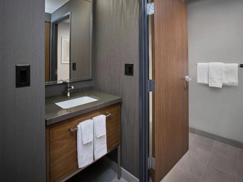 Courtyard By Marriott Wausau image