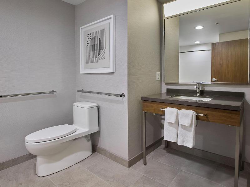 Courtyard By Marriott Wausau image