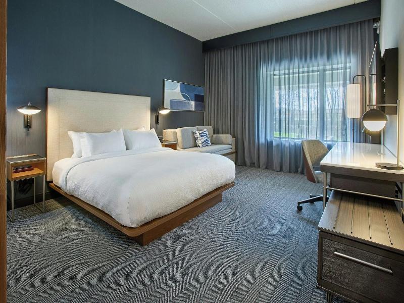 Courtyard By Marriott Wausau image