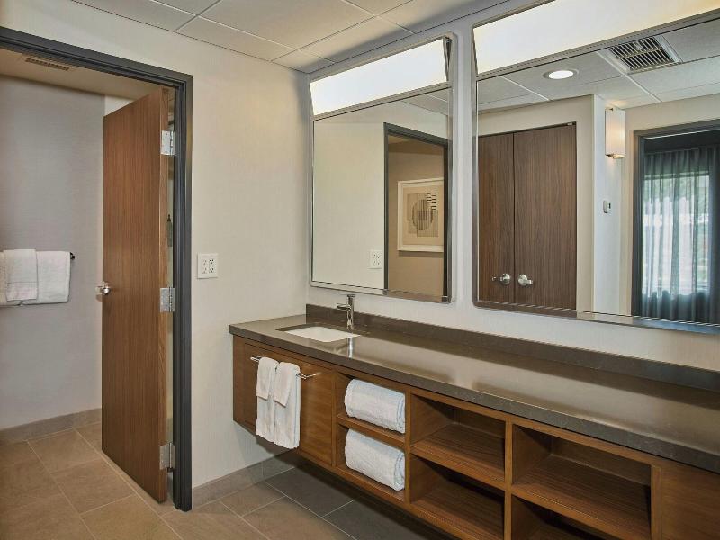 Courtyard By Marriott Wausau image