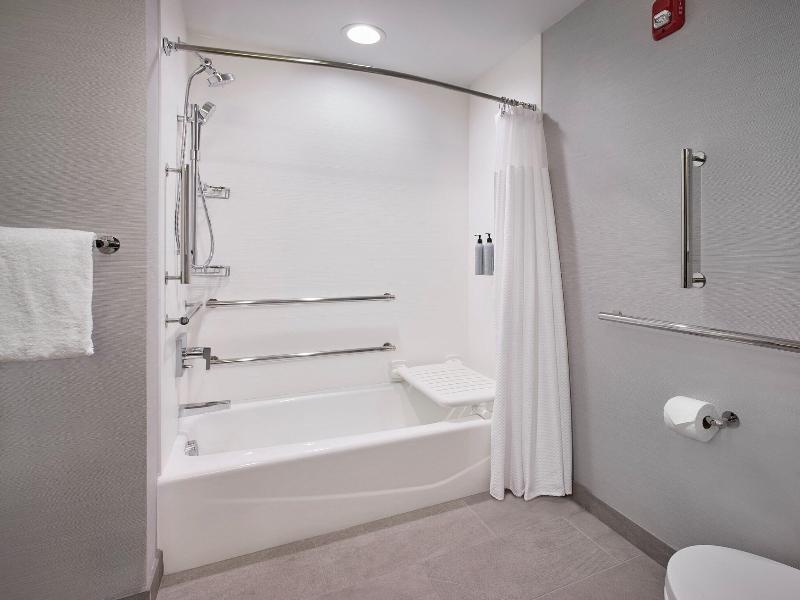 Courtyard By Marriott Wausau image