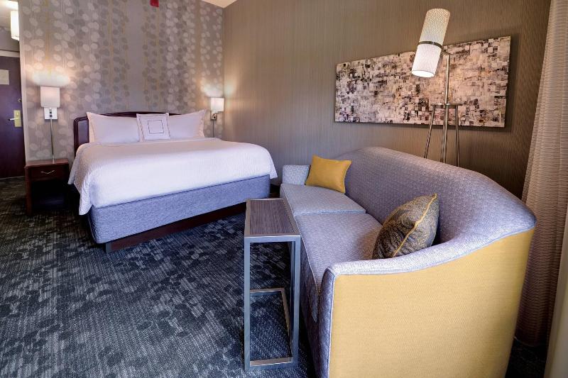 Courtyard By Marriott Wausau image