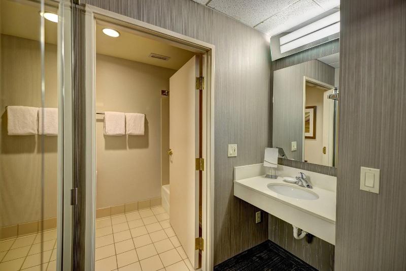 Courtyard By Marriott Wausau image