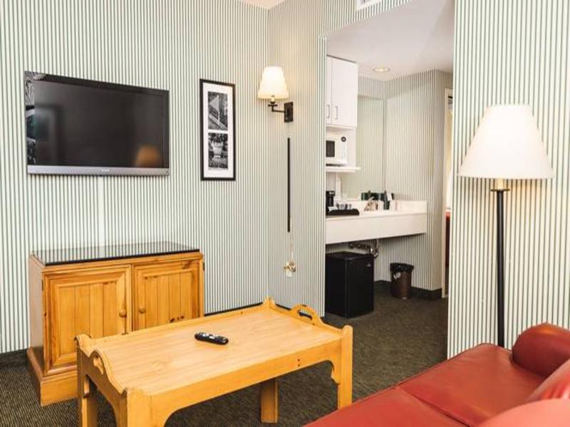 Woodlands Hotel & Suites - A Colonial Williamsburg image