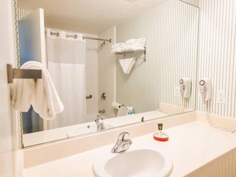 Woodlands Hotel & Suites - A Colonial Williamsburg image