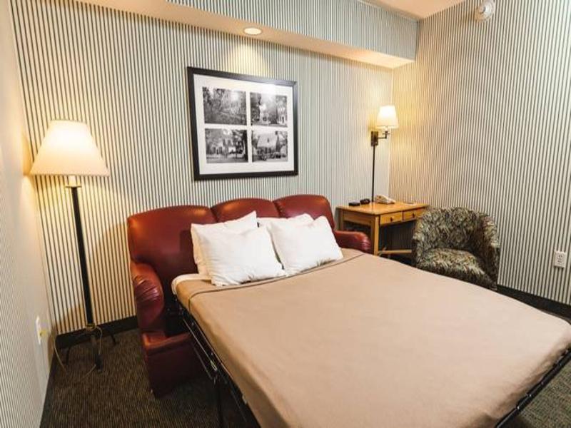 Woodlands Hotel & Suites - A Colonial Williamsburg image