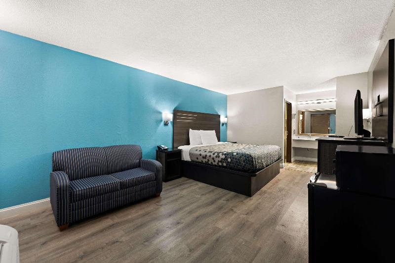 Rodeway Inn 4