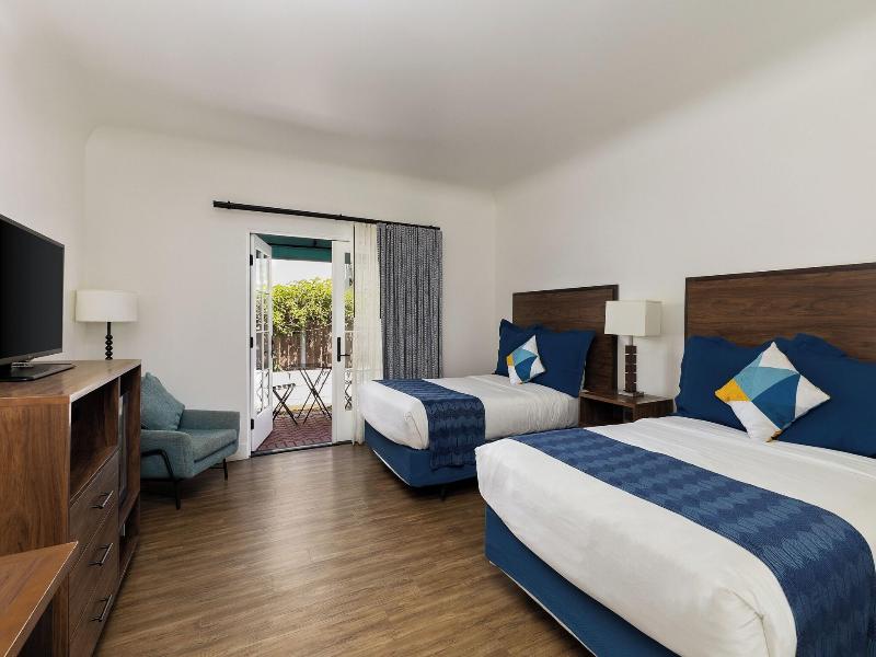 La Playa Inn image