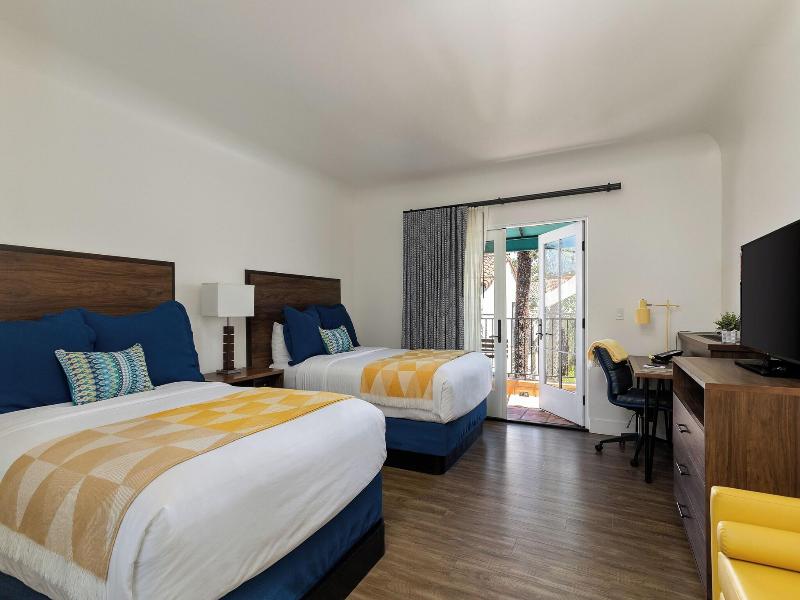 La Playa Inn image
