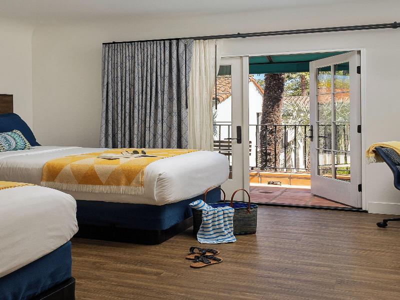 La Playa Inn image