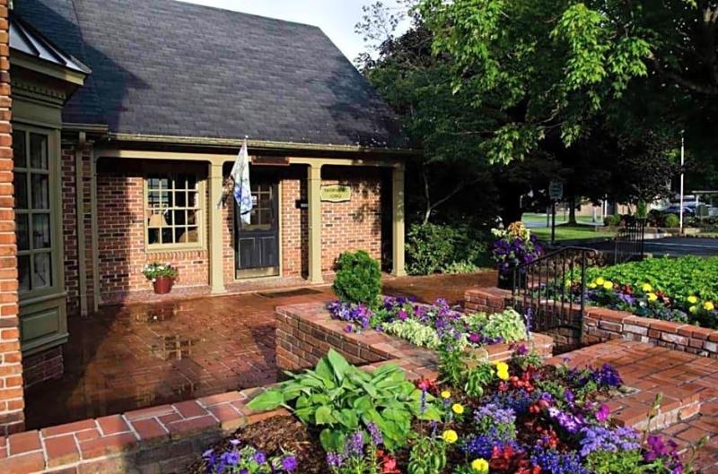 Hillwinds Inn image