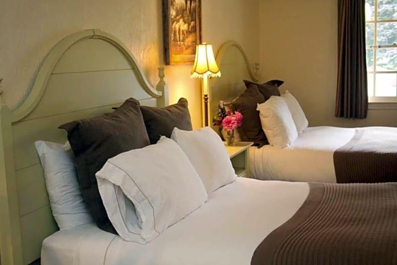 Hillwinds Inn image