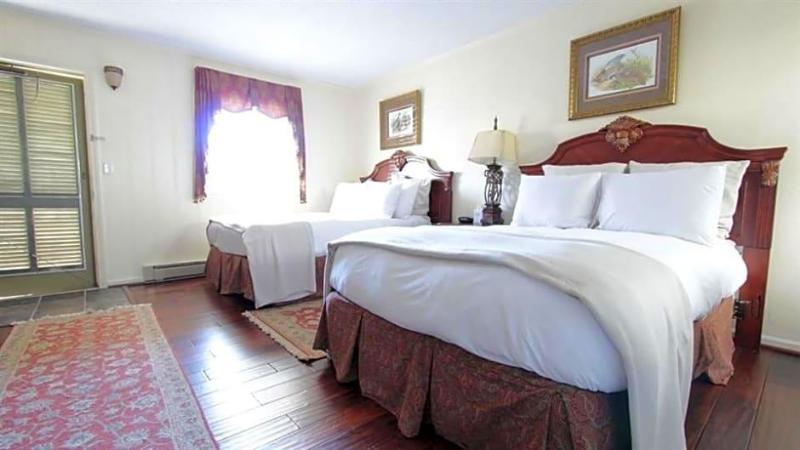 Hillwinds Inn image