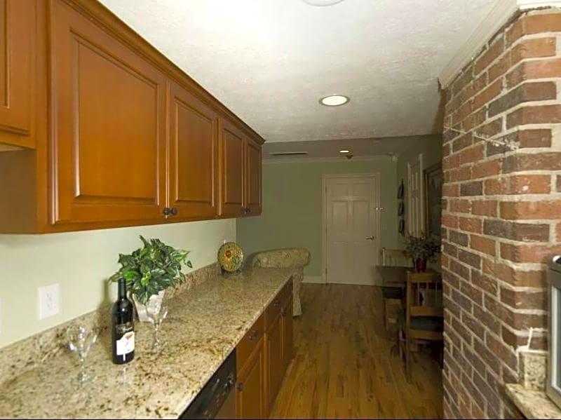 Hillwinds Inn image