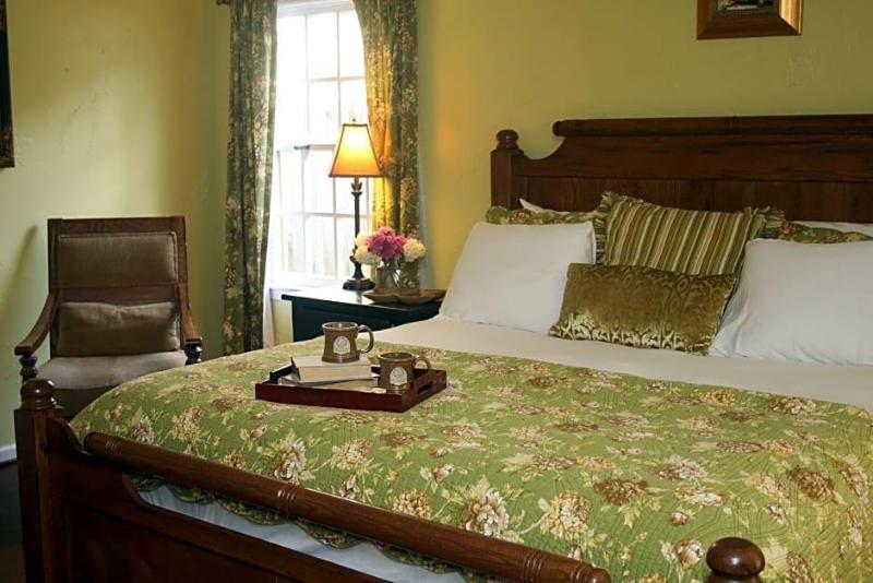 Hillwinds Inn image