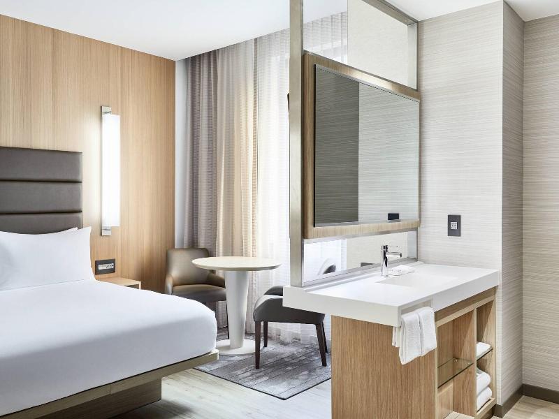 Ac Hotel By Marriott Houston Downtown image