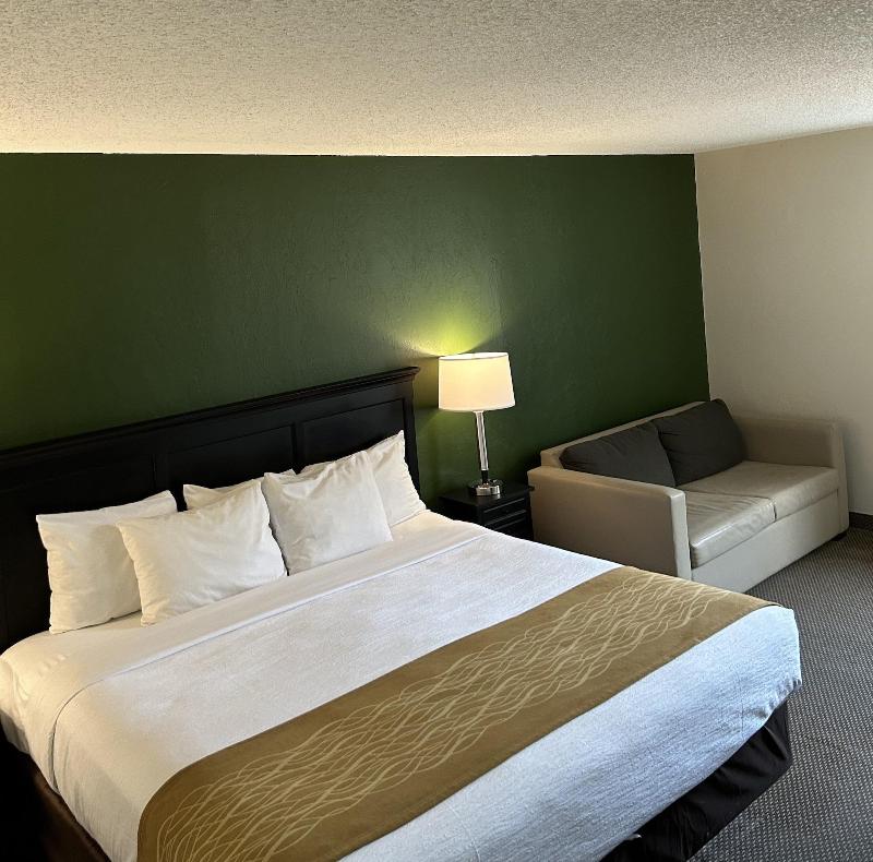 Boarders Inn & Suites by Cobblestone Hotels - Muni image