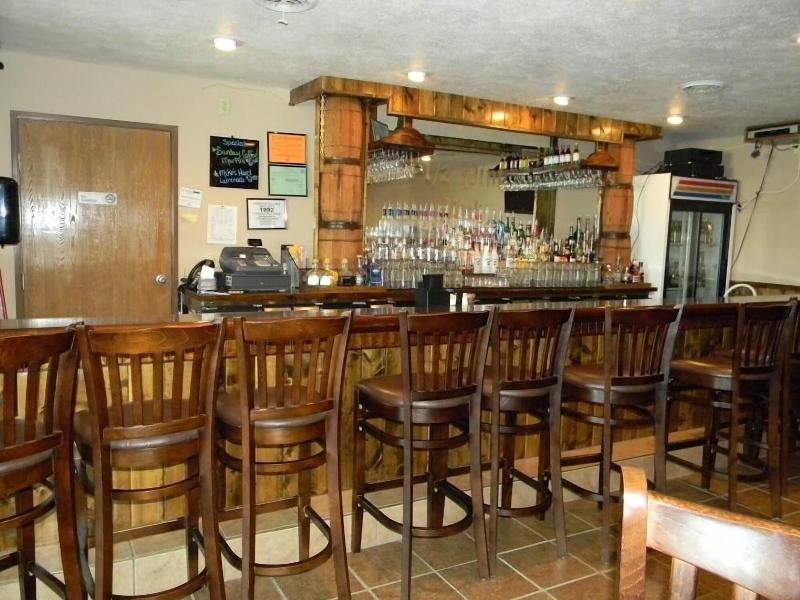 Boarders Inn & Suites by Cobblestone Hotels - Muni image